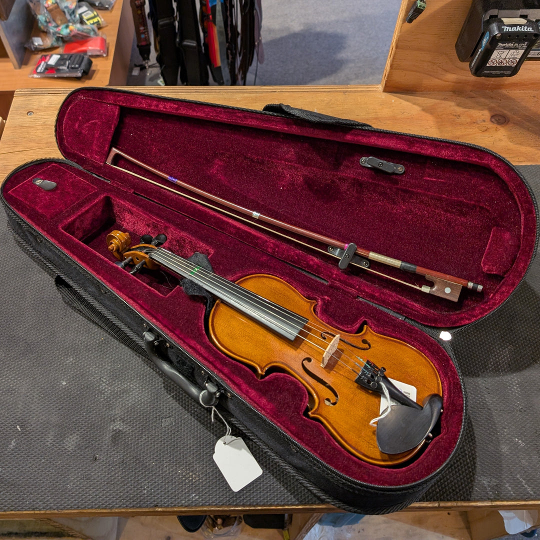 Alfred and Stingl 1/8 Size Violin Outfit w/case and bow