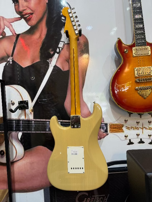 Secondhand American Vintage II 1957 Stratocaster Maple Fingerboard Vintage Blonde