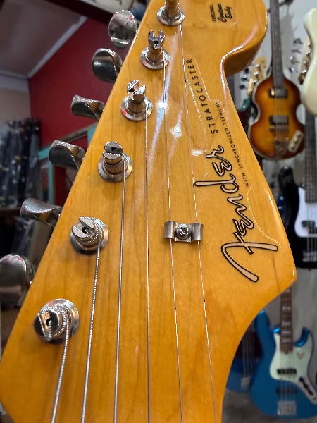 Secondhand American Vintage II 1957 Stratocaster Maple Fingerboard Vintage Blonde