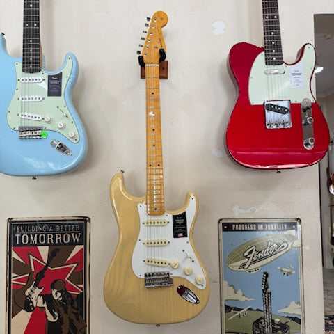 Secondhand American Vintage II 1957 Stratocaster Maple Fingerboard Vintage Blonde