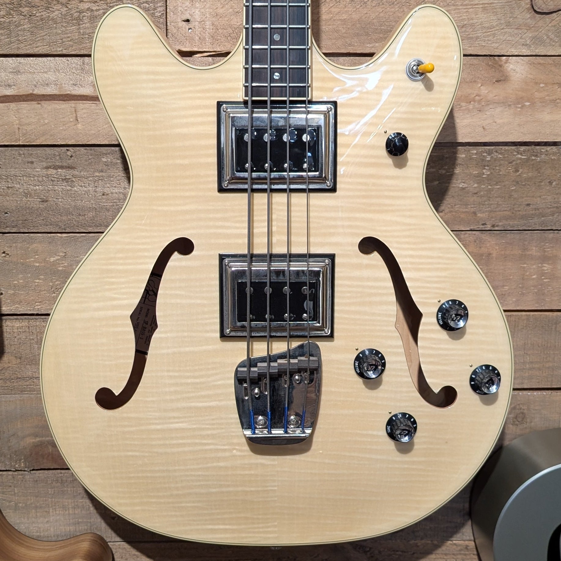 Secondhand Guild Starfire II Bass Flame Maple