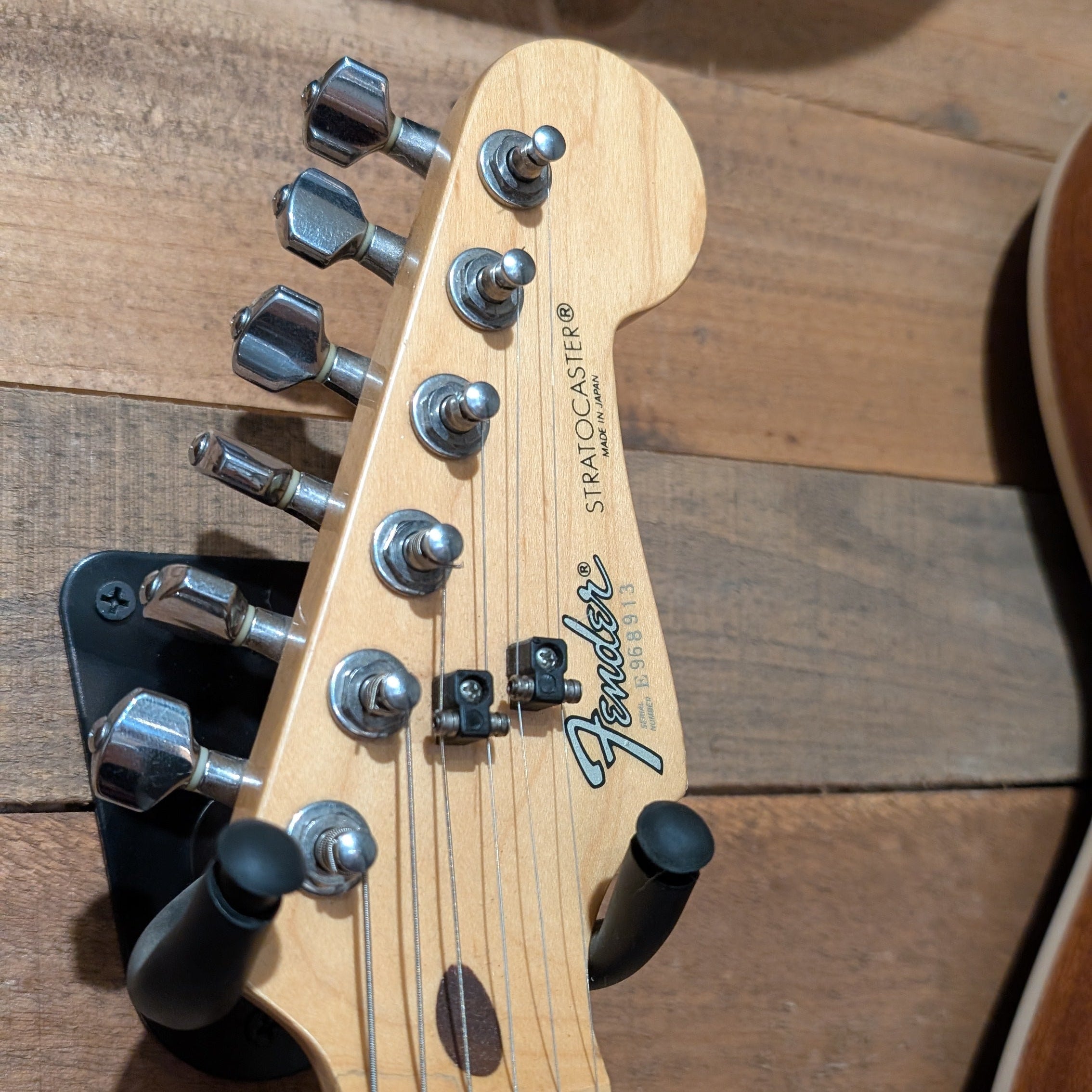 Secondhand MIJ Fender Stratocaster E Serial Red
