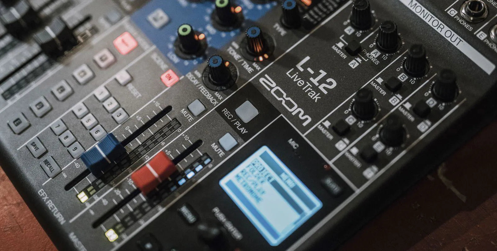 Zoom Livetrak L-12---Muso's Stuff 